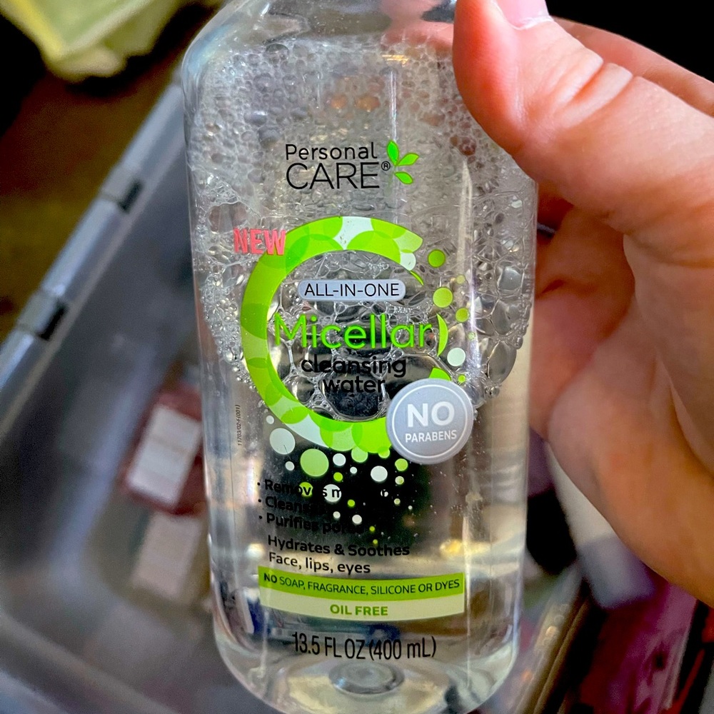 Micellar cleansing water